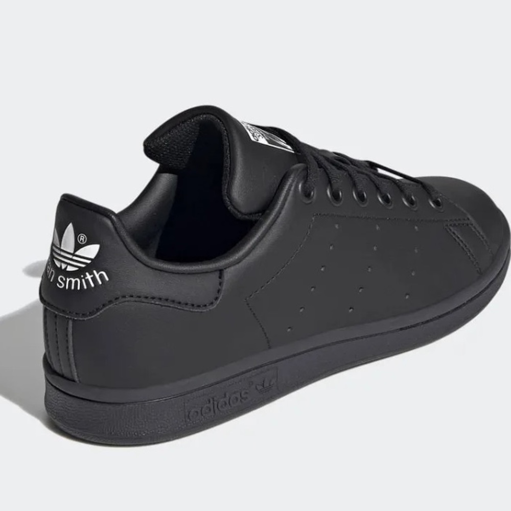 Adidas Black Stan Smith J Triple Black, 6.5 Youth 8 Women’s